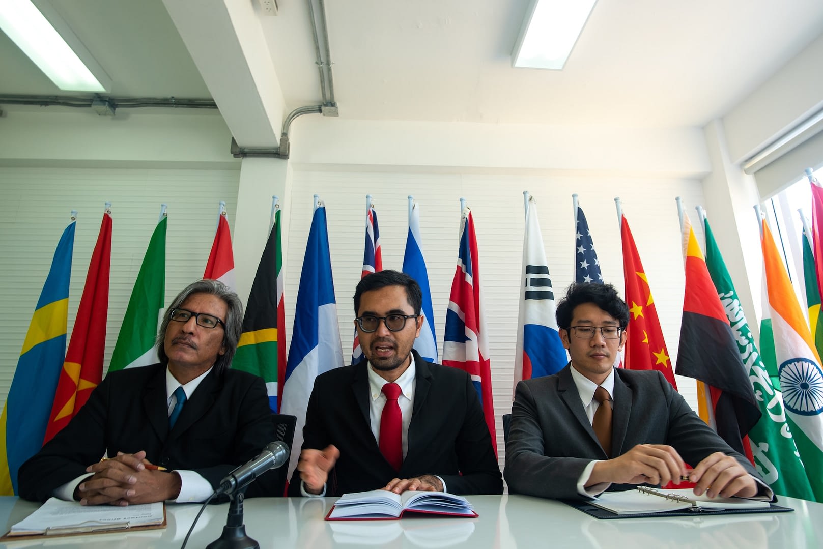 businessmen are negotiating international trade