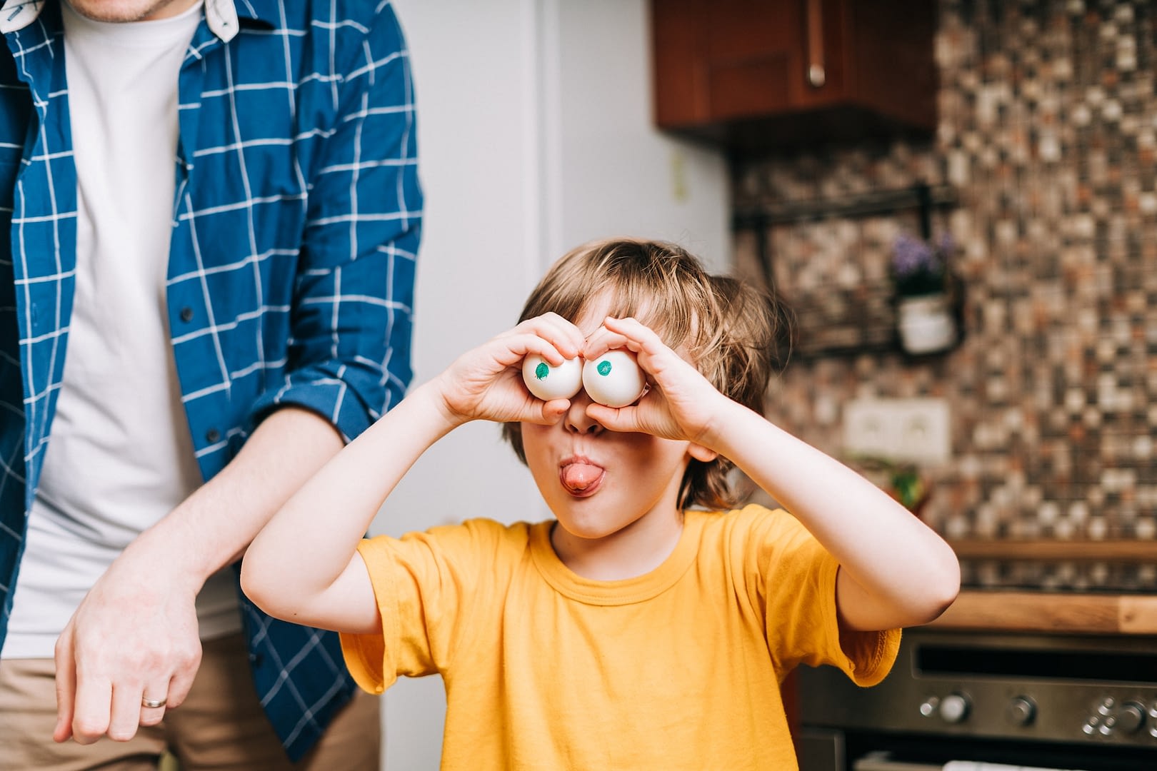 easter playing fool with eyes